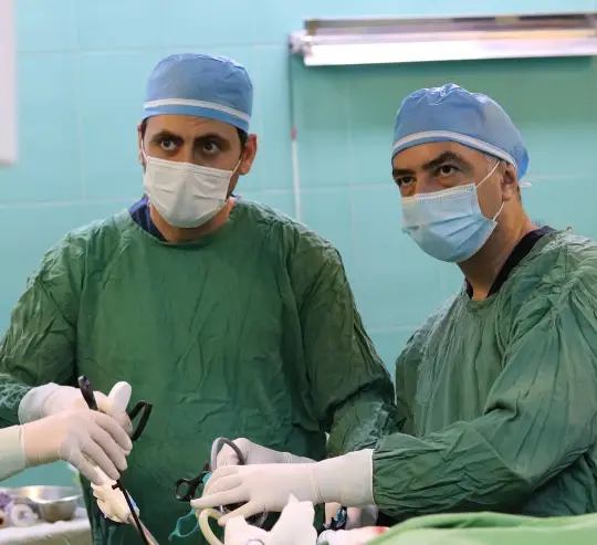 جراحَژی لاغری با حضور دو پزشک